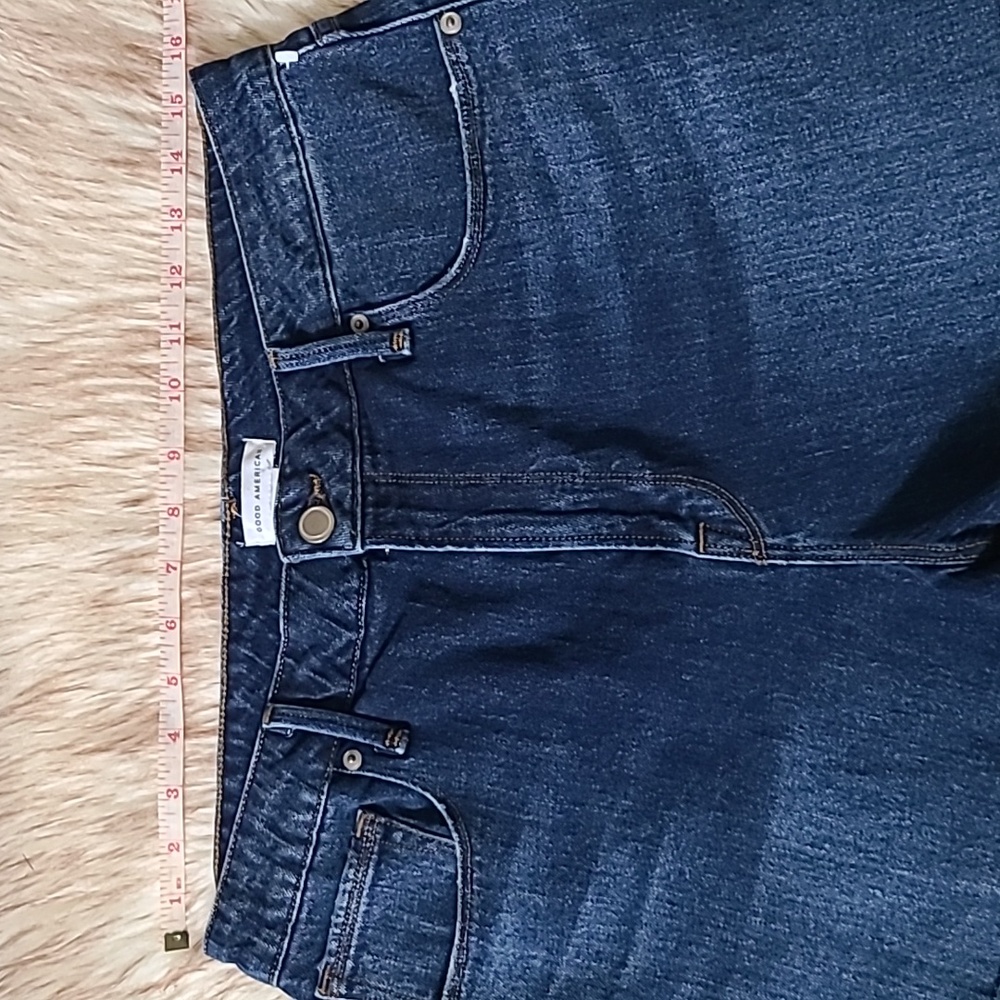 NWT Good American Cut-Off Short Size 12 - Picture 4 of 9